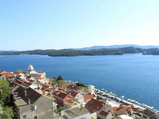 Panorama Šibenika s tvrđavom i katedralom